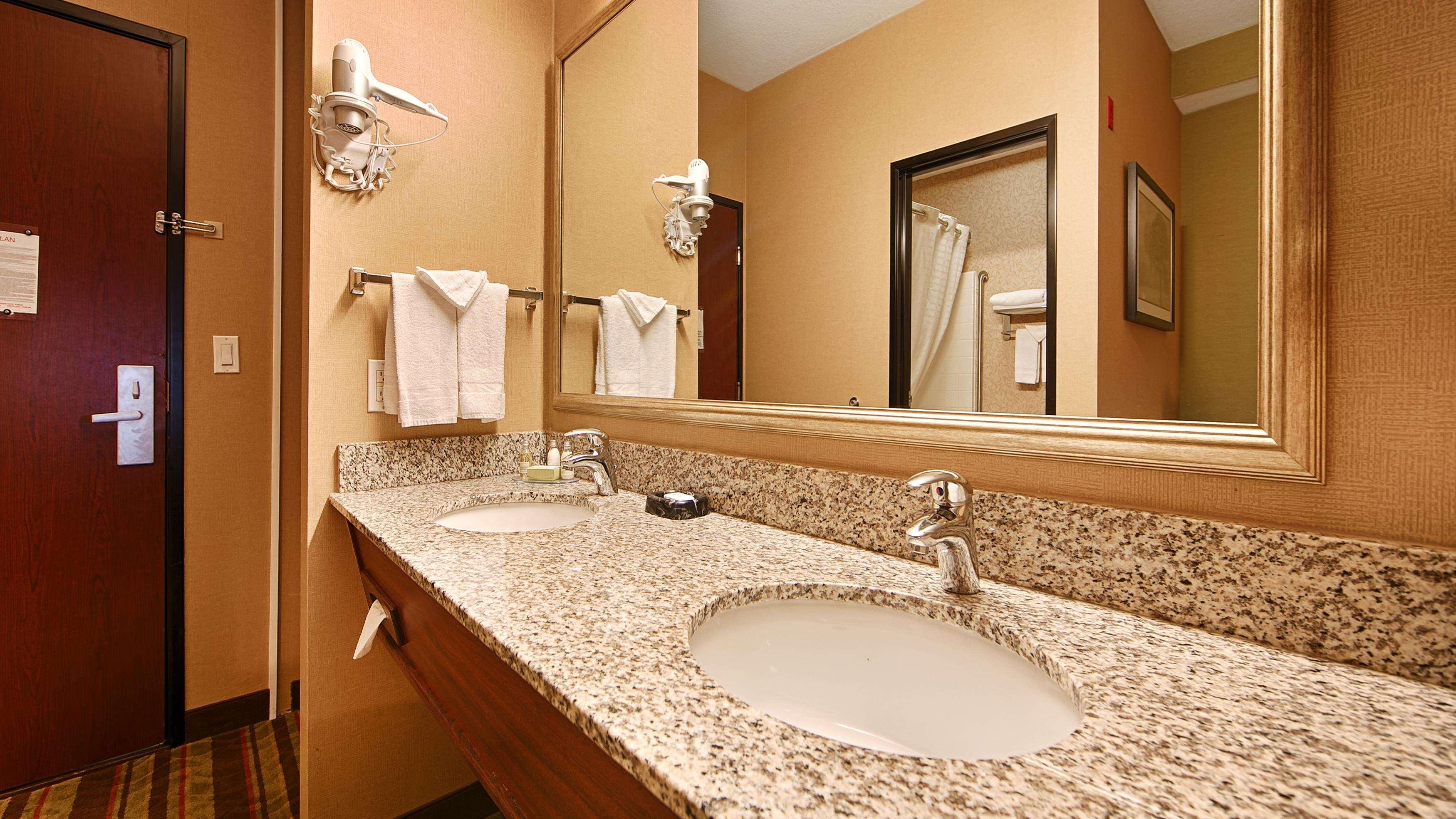 Western & Hotel 3*